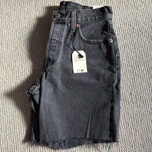 NWT Levi’s 501 ‘90s Mid Thigh Denim Cutoff Short size 24
